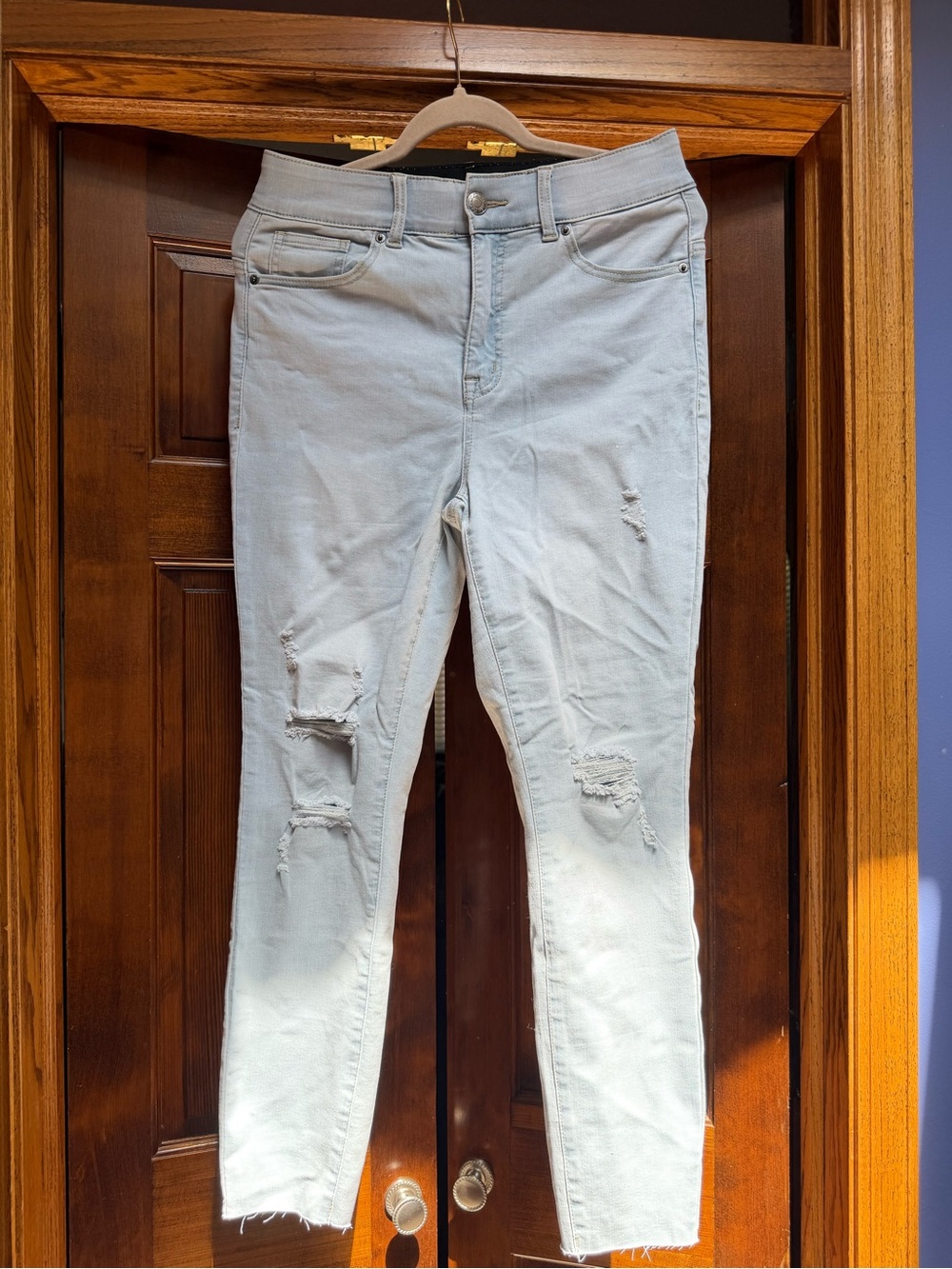New York & Company Light Blue Distressed Curvy Sculpting Skinny Jeans, Size 10